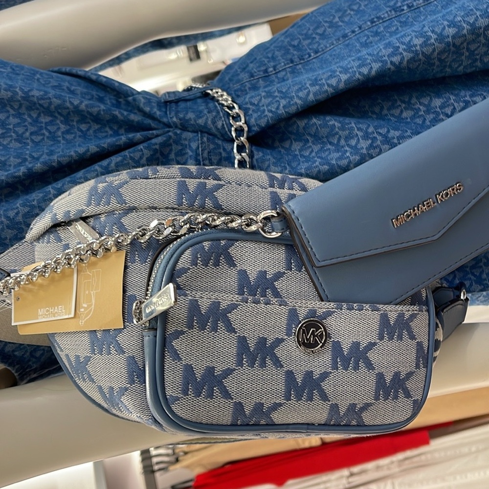MICHAEL KORS
Maisie Large Logo 2-in-1 Sling Waist Fanny Pack Crossbody 
Denim - Picture 15 of 16